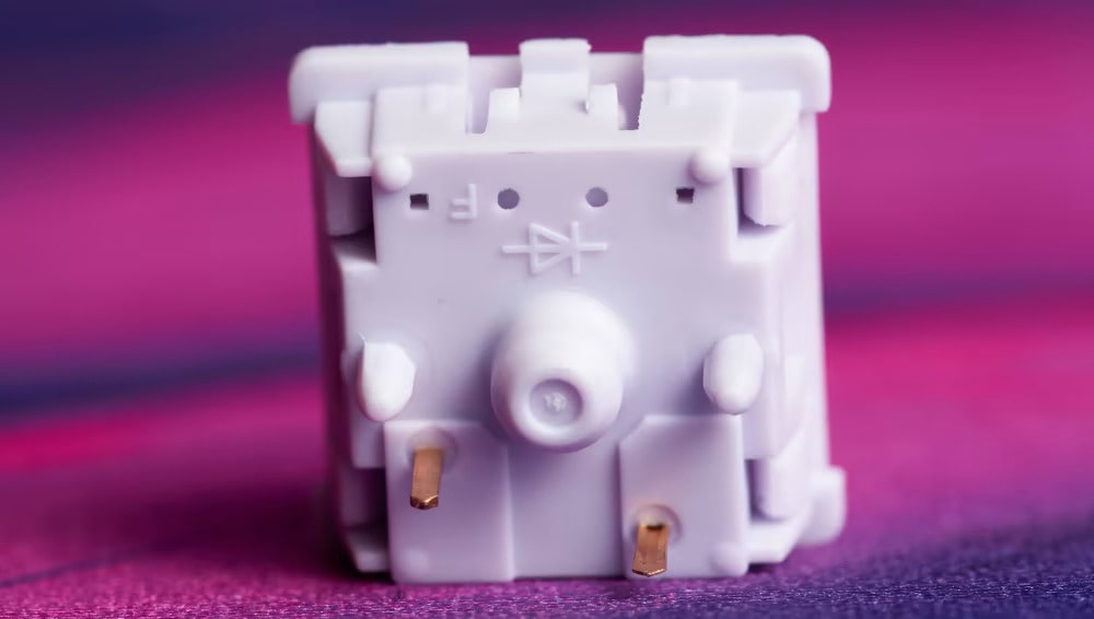 سوییچ 5 پین (PCB-mount) در مقایسه با سوییچ 3 پین (Plate-mount)